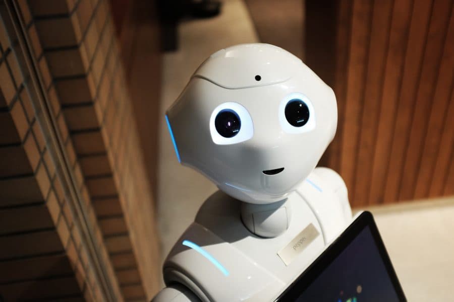 Robot concierge or how technology has changed the hotel industry?